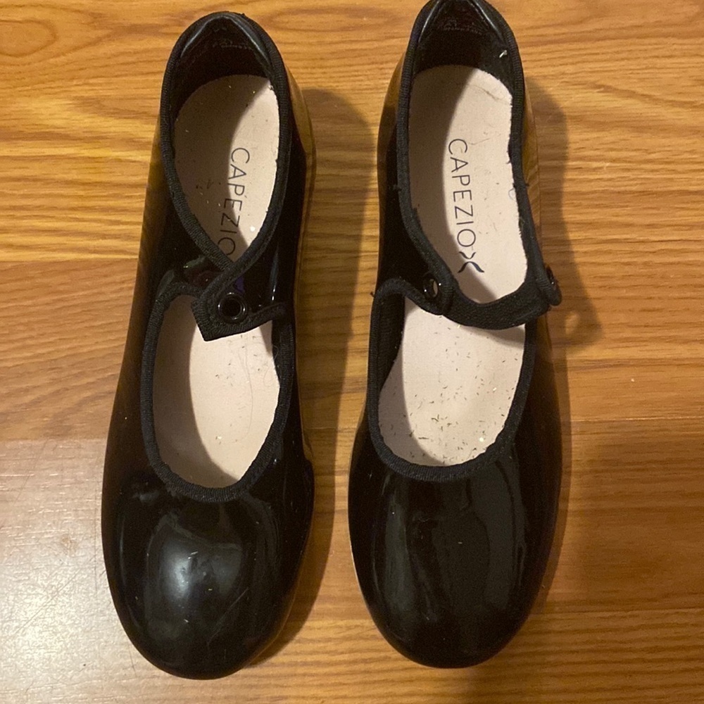 Capezio Tele Tone Tap Shoe size 1 1/2 Med. (CF)